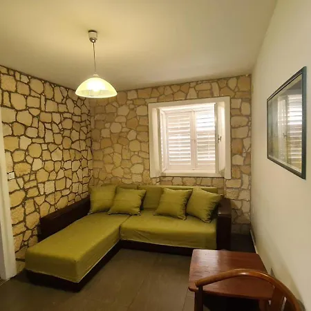 Agneza * Sveti Filip i Jakov